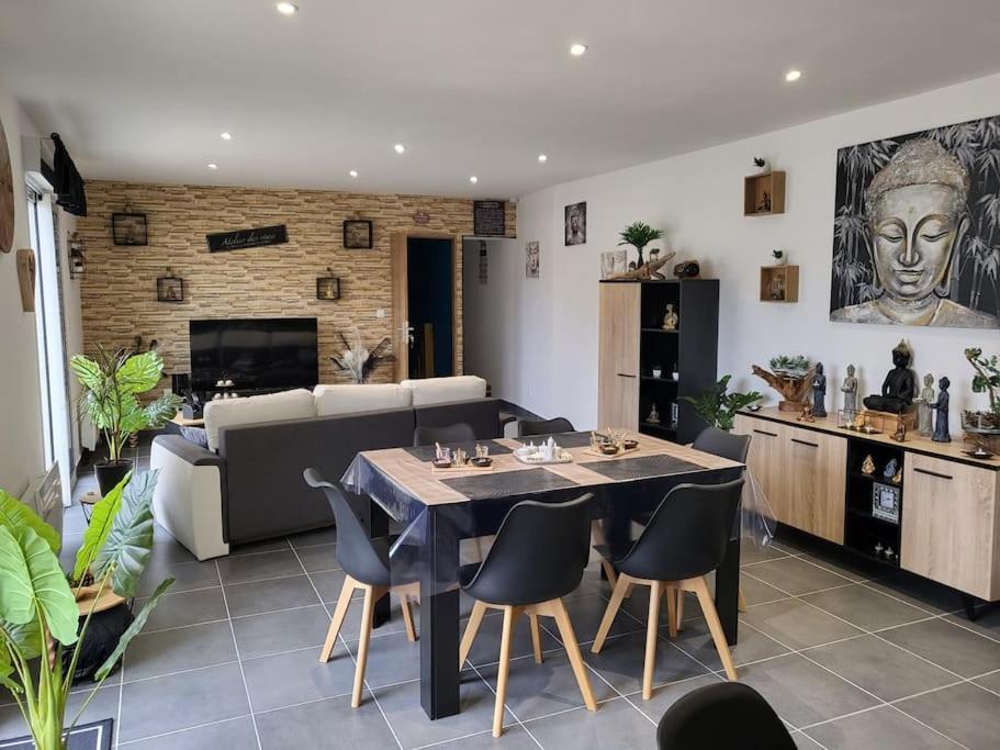 Chez Aline Apartment Calais Bagian luar foto