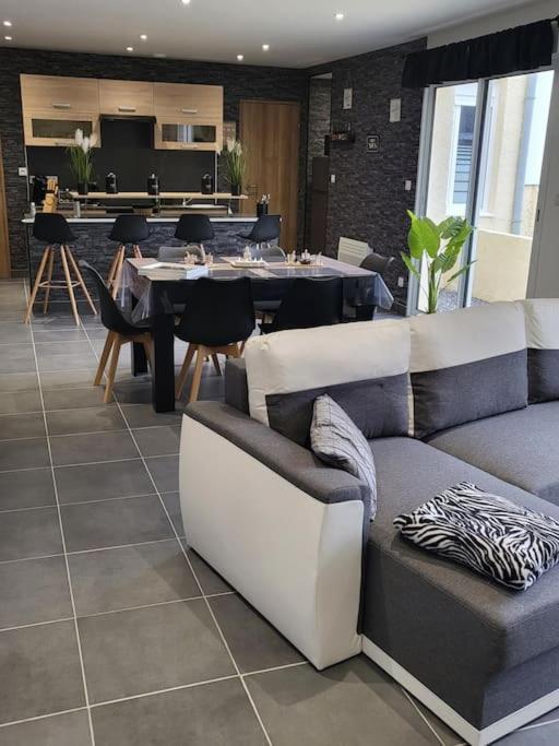 Chez Aline Apartment Calais Bagian luar foto