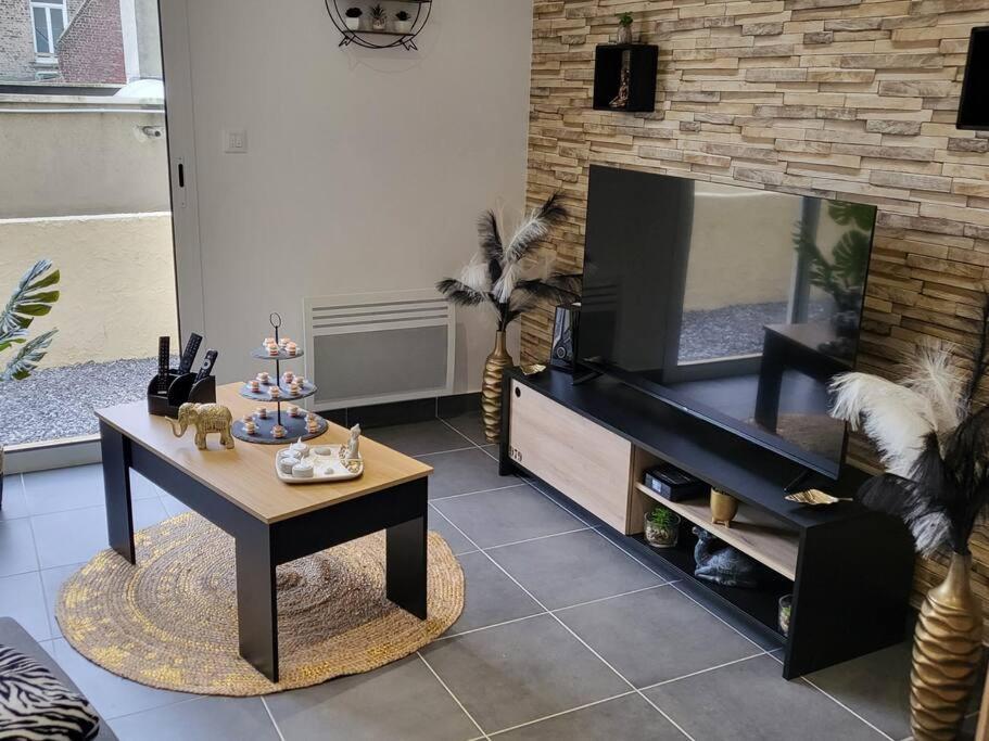 Chez Aline Apartment Calais Bagian luar foto